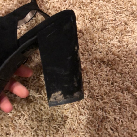 Heels - Picture 3 of 4